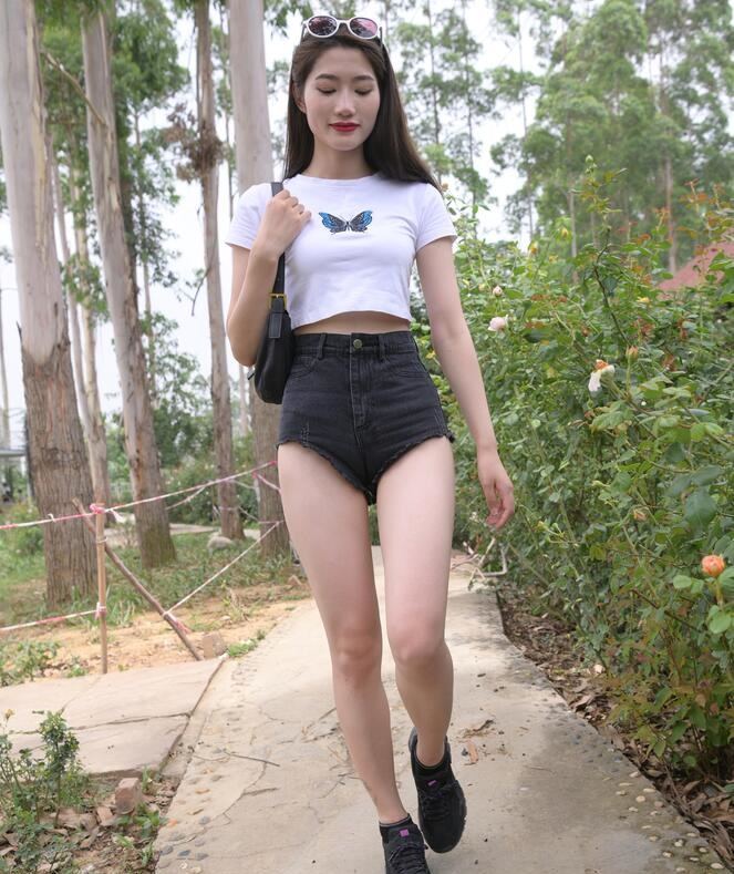 女生脱下裤子让男生捅 女生脱下裤子让男生捅