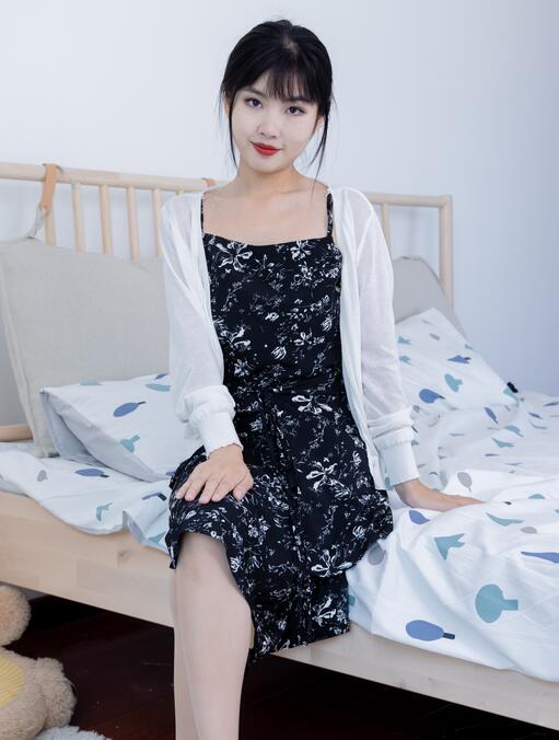 被多人按着中出 被多人按着中出