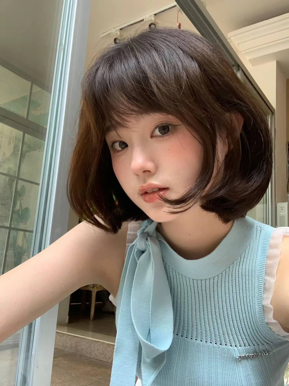 白丝短裙校花被扒开双腿玩弄 白丝短裙校花被扒开双腿玩弄