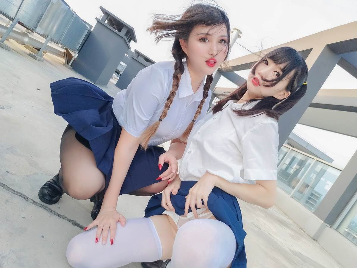 被多人按着中出 被多人按着中出