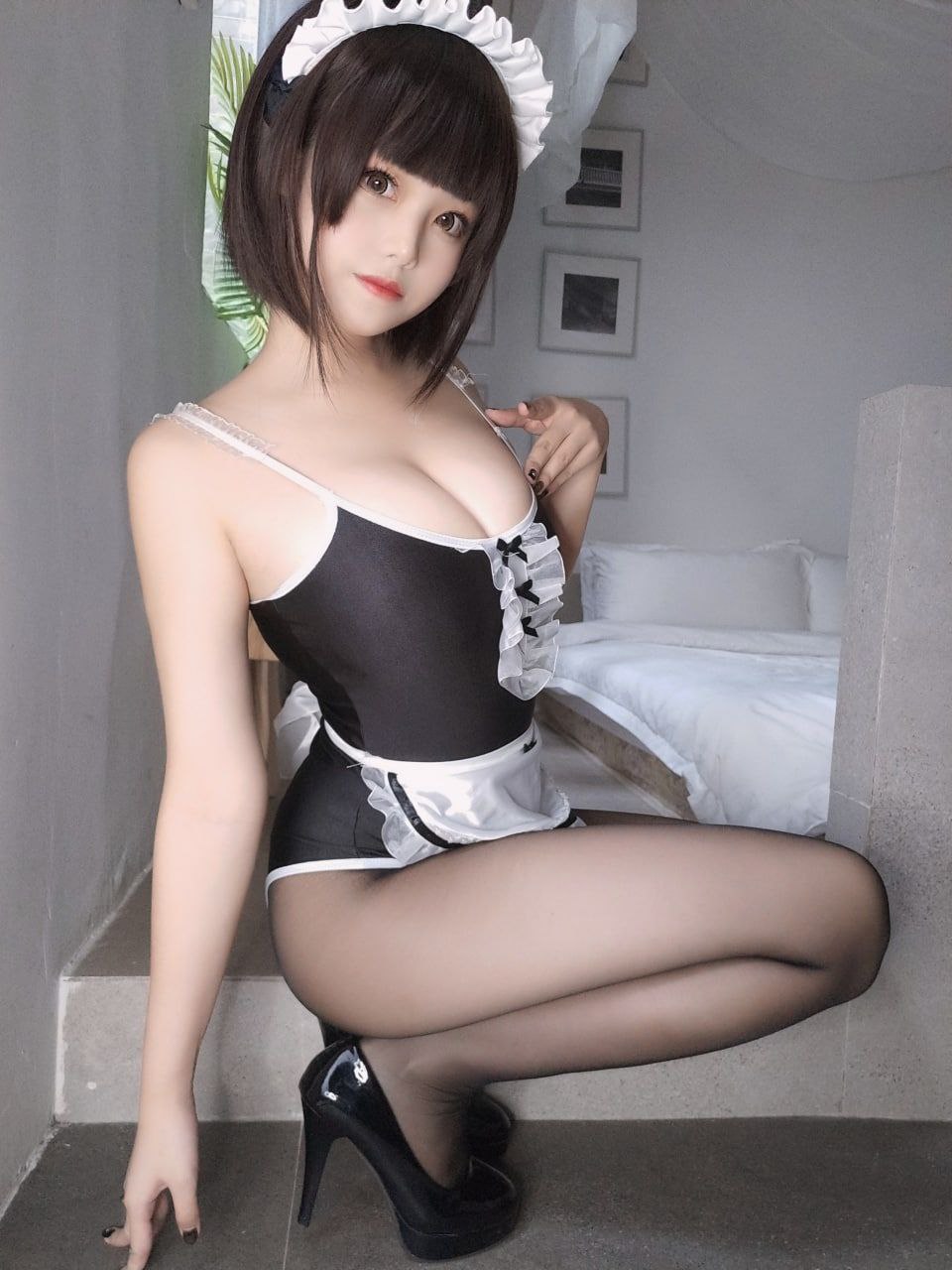 老妇女擦她下面毛茸茸的 老妇女擦她下面毛茸茸的