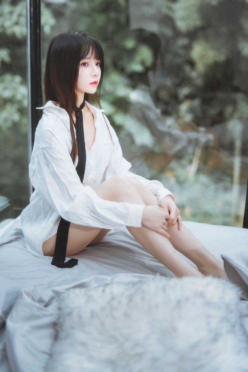 门卫老李干了校花琦琦 门卫老李干了校花琦琦