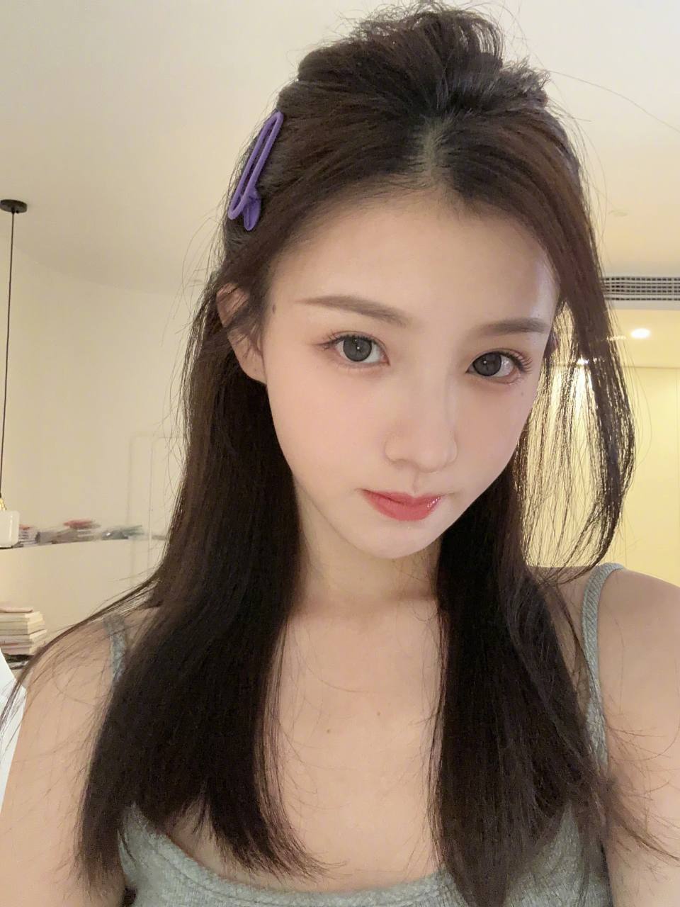 《年轻的秘书》在线观看 《年轻的秘书》在线观看