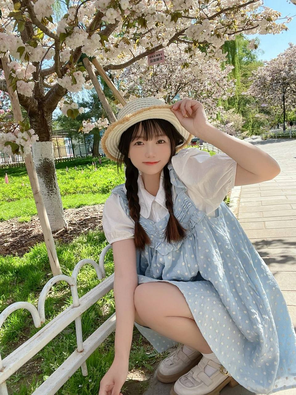 亚洲一卡二卡三卡四卡无卡姐弟 亚洲一卡二卡三卡四卡无卡姐弟
