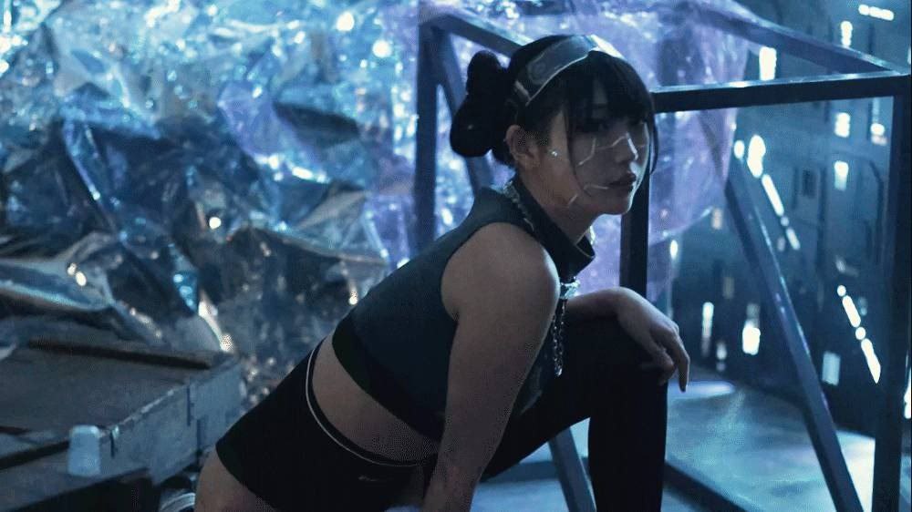 在厨房挺进美妇雪臀 在厨房挺进美妇雪臀