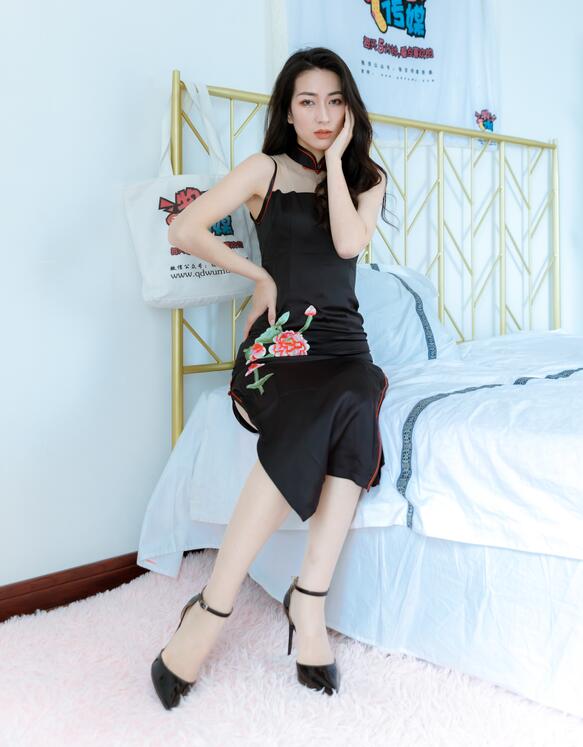 我和表妺洗澡我捏了她的胸 我和表妺洗澡我捏了她的胸