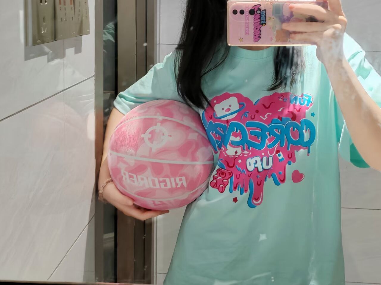 翁公在厨房和我猛烈撞击 翁公在厨房和我猛烈撞击